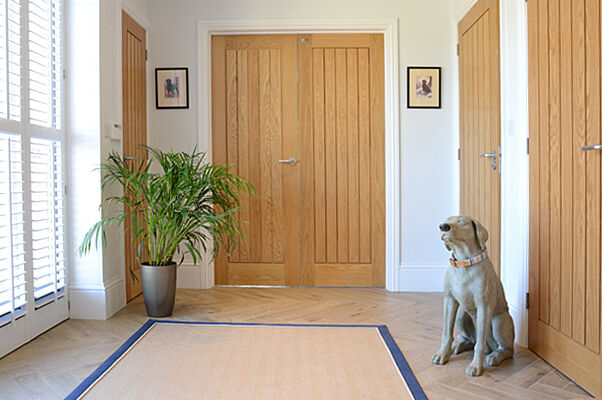 Entrance hall with oak doors